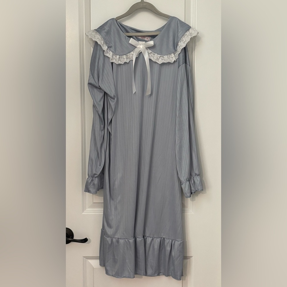 Elegant Gray Long-Sleeve Dress